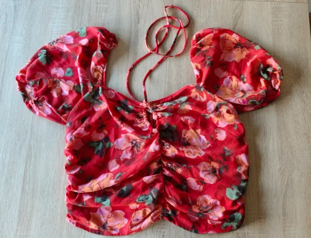 Top - Camiseta floral roja elegante