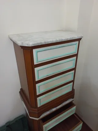 Cama y mesitas de noche