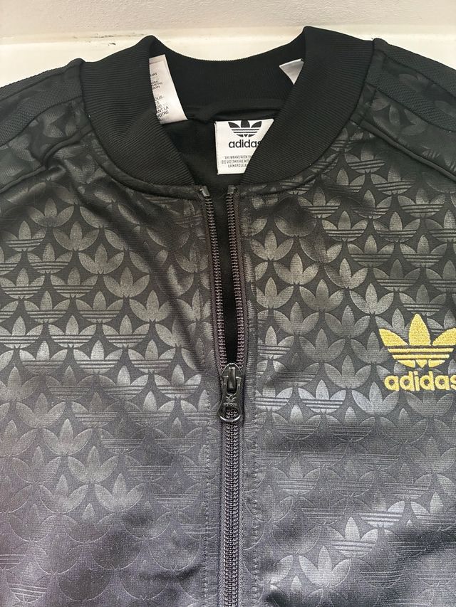 Conjunto Adidas Negro y Dorado