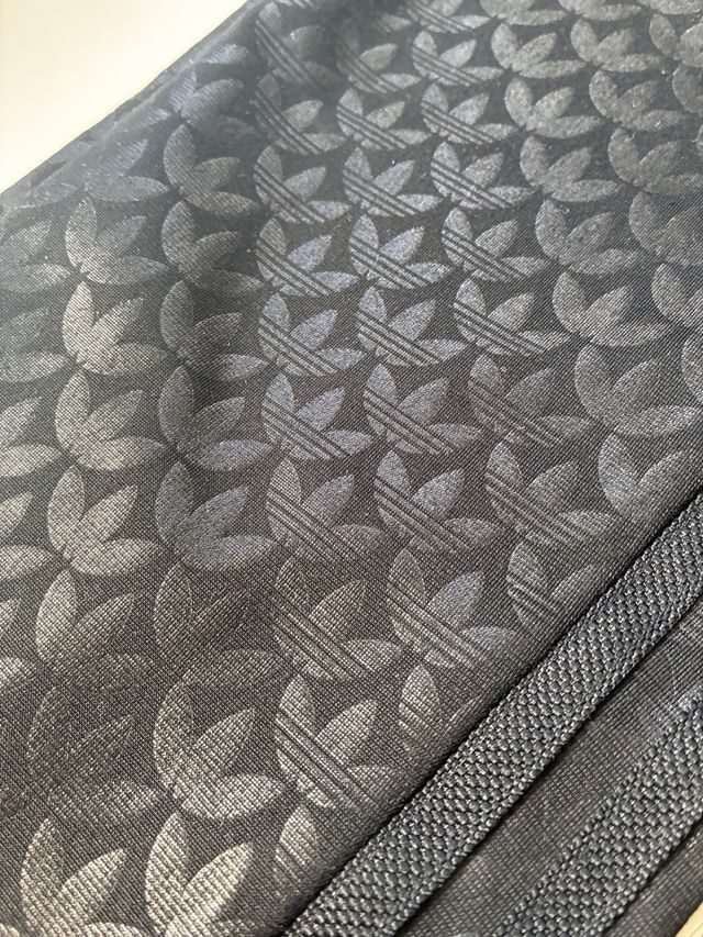 Conjunto Adidas Negro y Dorado