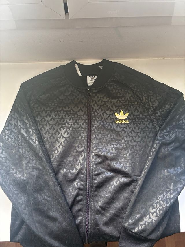 Conjunto Adidas Negro y Dorado