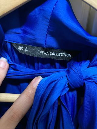 Blusa azul con lazada