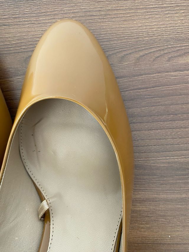 Zapatos de tacón Uterqüe color camel