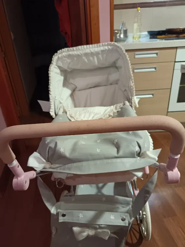 Carro de muñecas clásico con estrellas