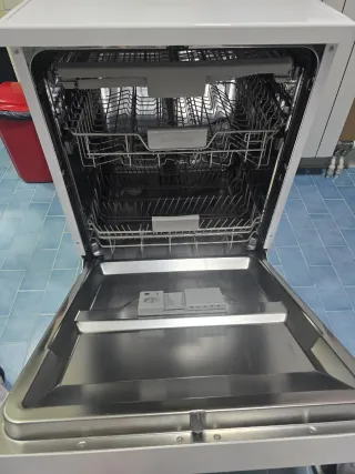 Lavavajillas Samsung DW60M6050FW