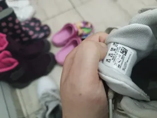 Lote de zapatos Botas , zapatillas y chanclas