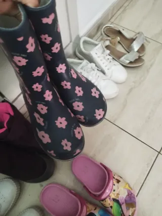 Lote de zapatos Botas , zapatillas y chanclas