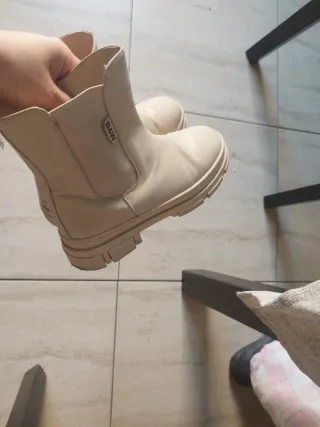 Lote de zapatos Botas , zapatillas y chanclas