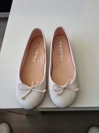 Manoletinas blancas con lazo