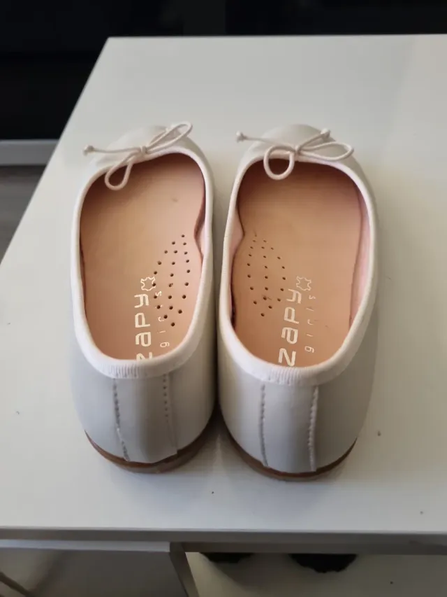 Manoletinas blancas con lazo