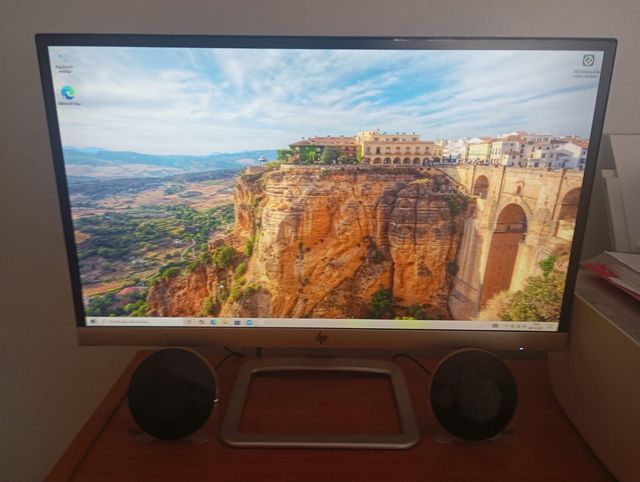 Pack PC HP + Monitor + Periféricos + Altavoces.