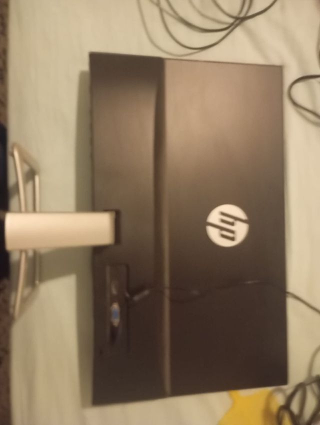 Pack PC HP + Monitor + Periféricos + Altavoces.