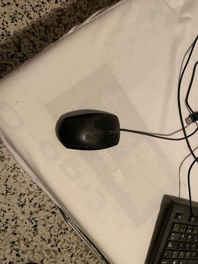 Pack PC HP + Monitor + Periféricos + Altavoces.