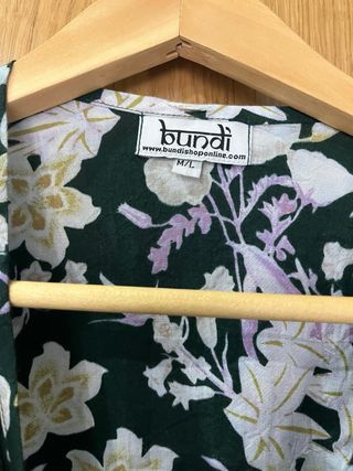 Mono Bundi floral cuello pico talla única