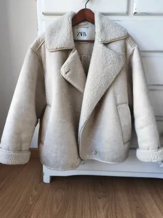 Cazadora Zara doble faz beige XS