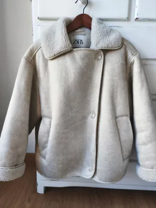 Cazadora Zara doble faz beige XS
