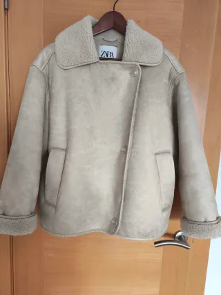 Cazadora Zara doble faz beige XS