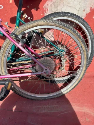 Dos bicicletas de montaña