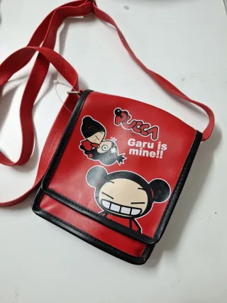 Bandolera coleccion Pucca Roja con etiquetas 15x18