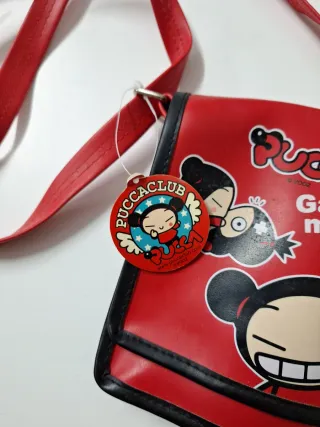 Bandolera coleccion Pucca Roja con etiquetas 15x18