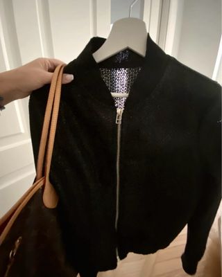 Chaqueta negra brillante talla única