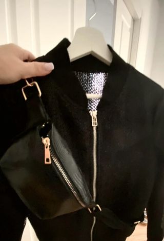 Chaqueta negra brillante talla única