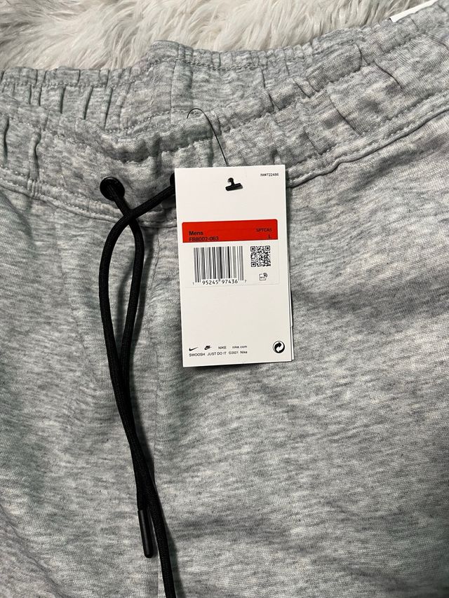 Pantalón Nike Tech Fleece Gris