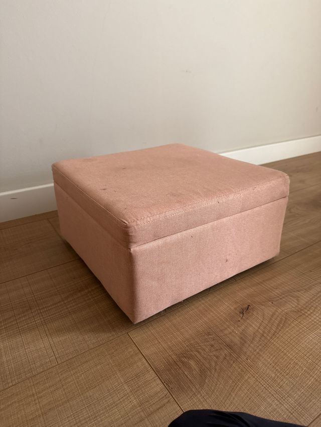 Puf con almacenaje y patas sin montar