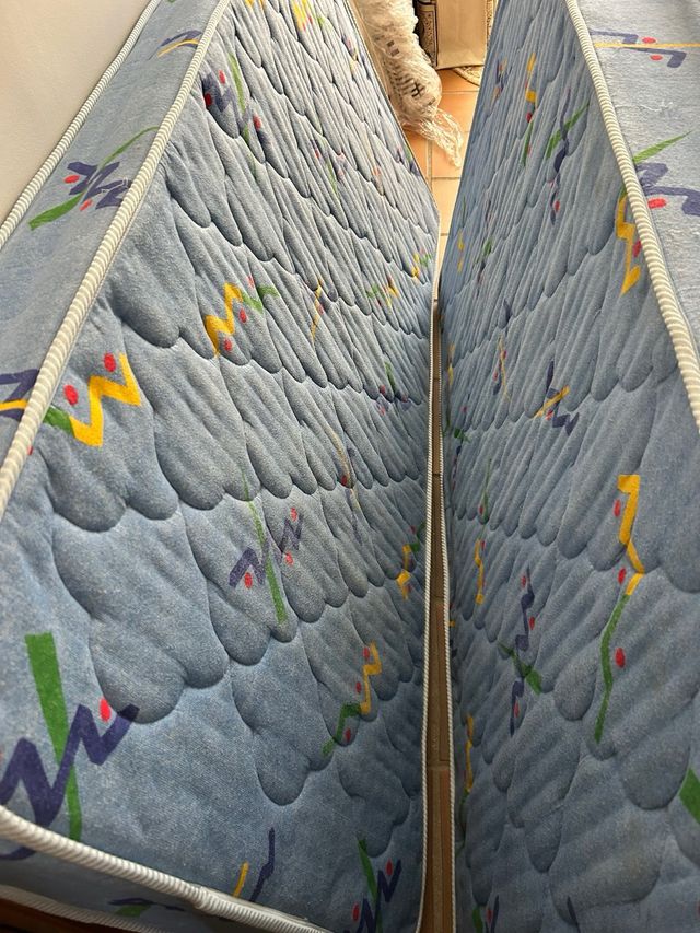 Somier y colchón sin manchas ni defectos