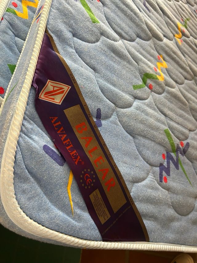 Somier y colchón sin manchas ni defectos