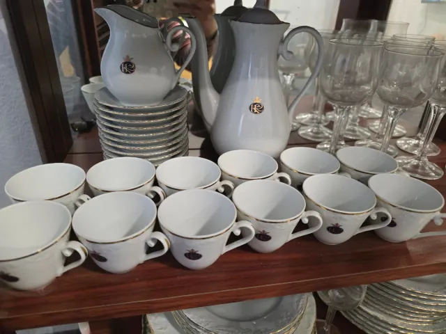 Juego de tazas Royal Kent GEORGE V