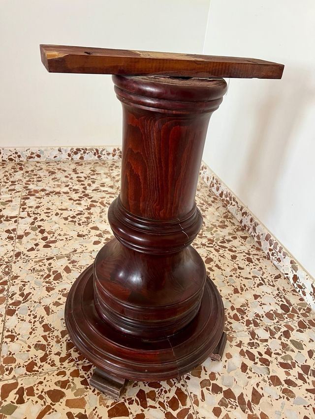 Pedestal de madera para mesa o escultura