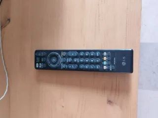 TV LG 37 pulgadas, con base como en la foto.