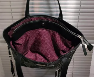 Bolso Kimmidoll  con tachuelas metálicas.