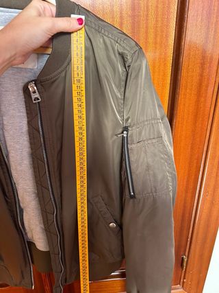 Chaqueta bomber color verde militar