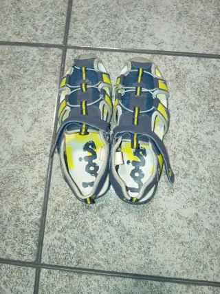 Sandalias verano niño azul y amarillo