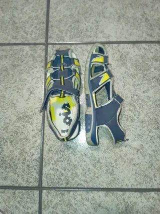 Sandalias verano niño azul y amarillo