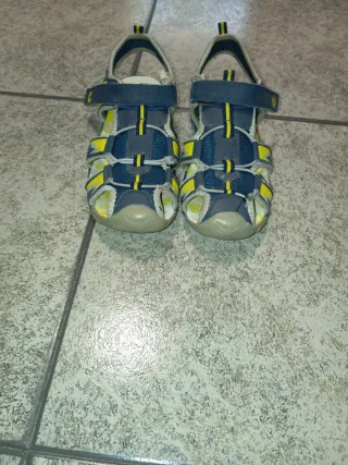 Sandalias verano niño azul y amarillo
