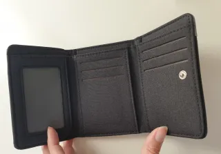 Billetera con huella de corazón