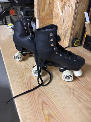 Patines de 4 ruedas negros