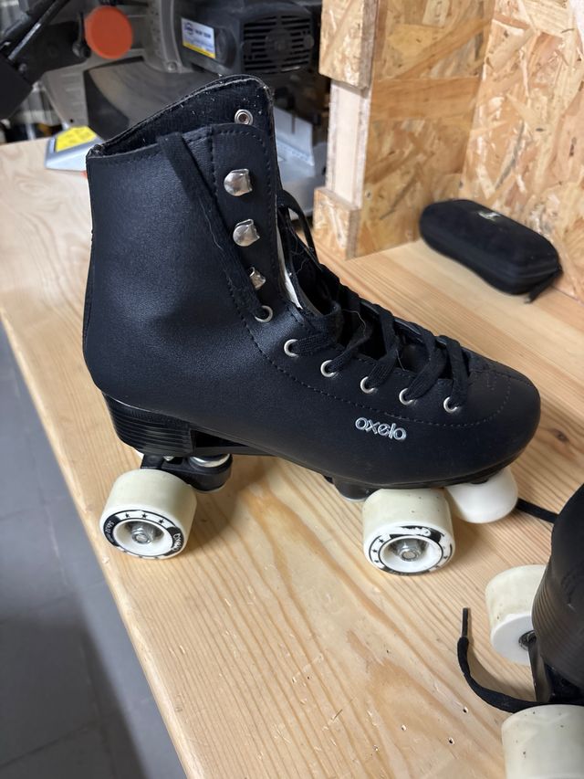 Patines de 4 ruedas negros