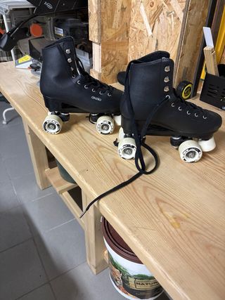 Patines de 4 ruedas negros