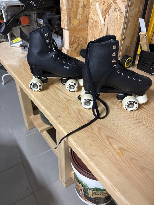 Patines de 4 ruedas negros