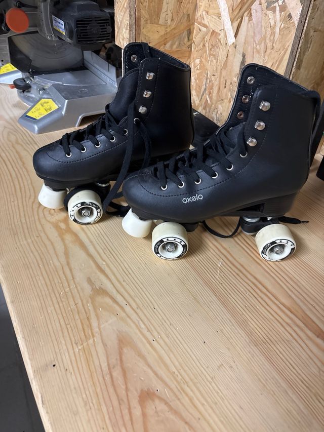 Patines de 4 ruedas negros