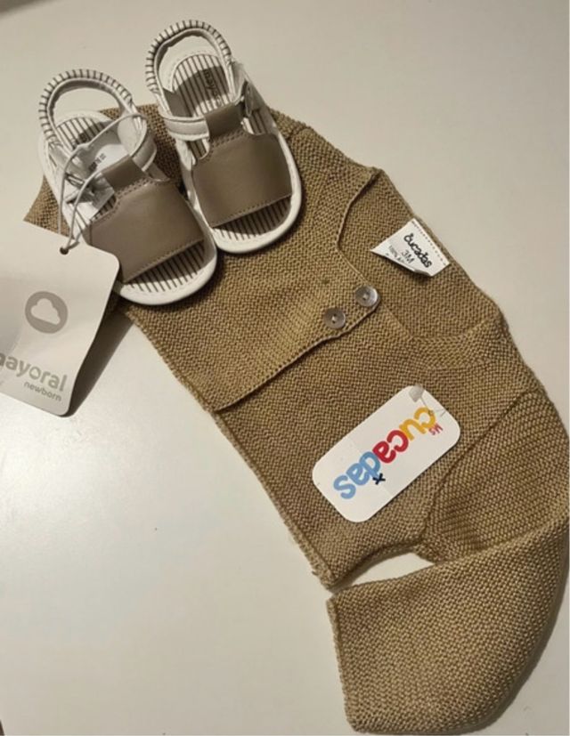 Conjunto bolero y sandalias bebé