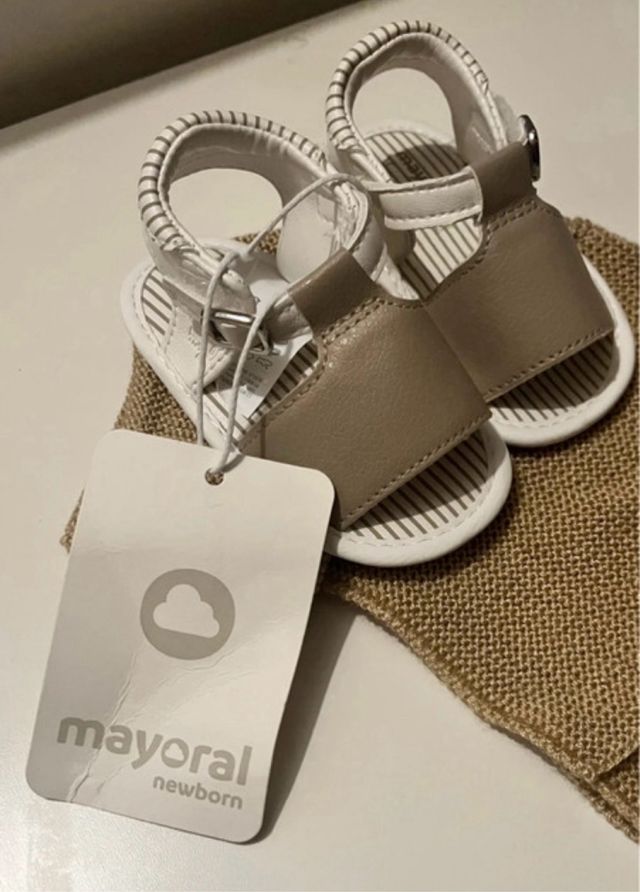 Conjunto bolero y sandalias bebé