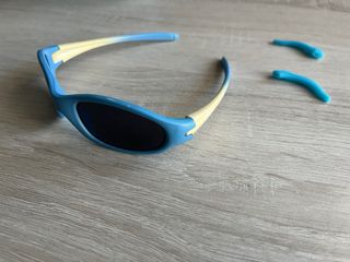 Gafas de sol infantiles azules y beige