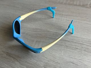 Gafas de sol infantiles azules y beige