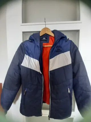 Anorak azul con interior naranja