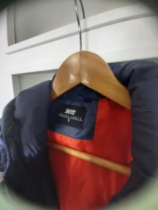 Anorak azul con interior naranja